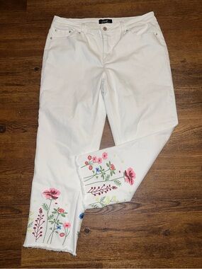 Earl Jeans White Cropped Raw Hem Boho Cottage Chic Floral Embroidery Size 14